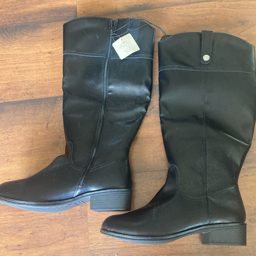 NIB Women’s St. John’s Bay Boots Sz 11 W